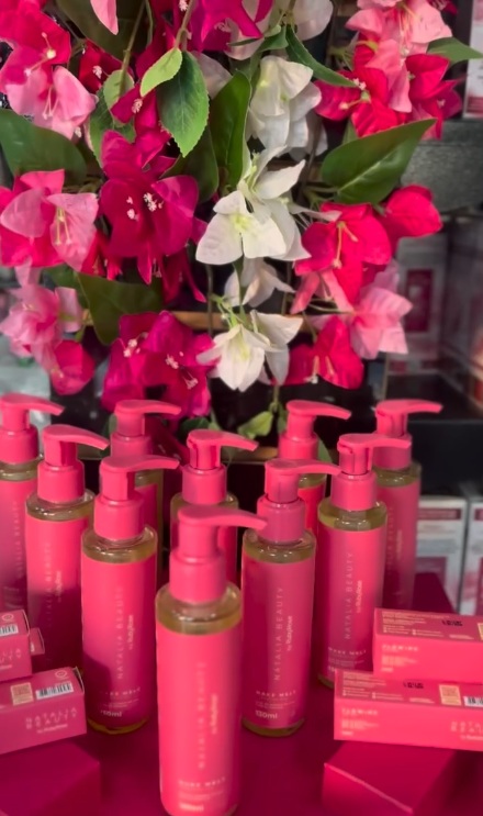 O rosa encontra as flores