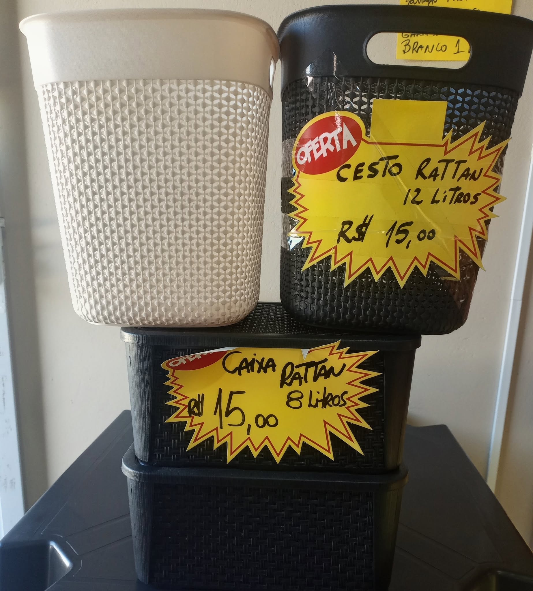 Trama rattan em claro e escuro