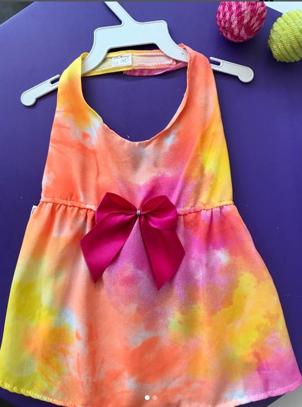 Tie-dye com um laço de destaque